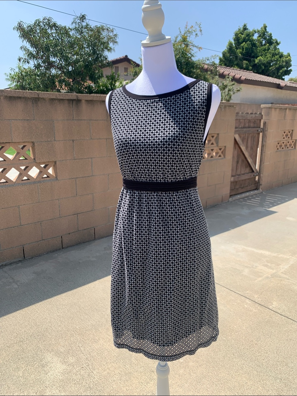 Max Studio Black and White Patterned Sleeveless Midi Dress